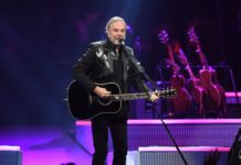 Neil Diamond Announces his Retirement from Touring