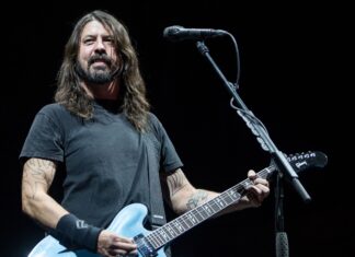 Dave Grohl performing with Foo Fighters in 2017