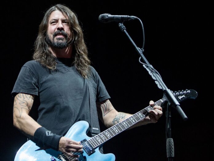 Dave Grohl performing with Foo Fighters in 2017