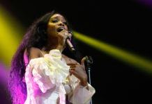 SZA Reveals That Her Voice isn’t Permanently Damaged SZA performing at the 2018 BET Experience Live