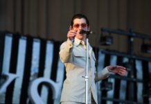 Arctic Monkeys Cover the Strokes‘ “Is This It?”