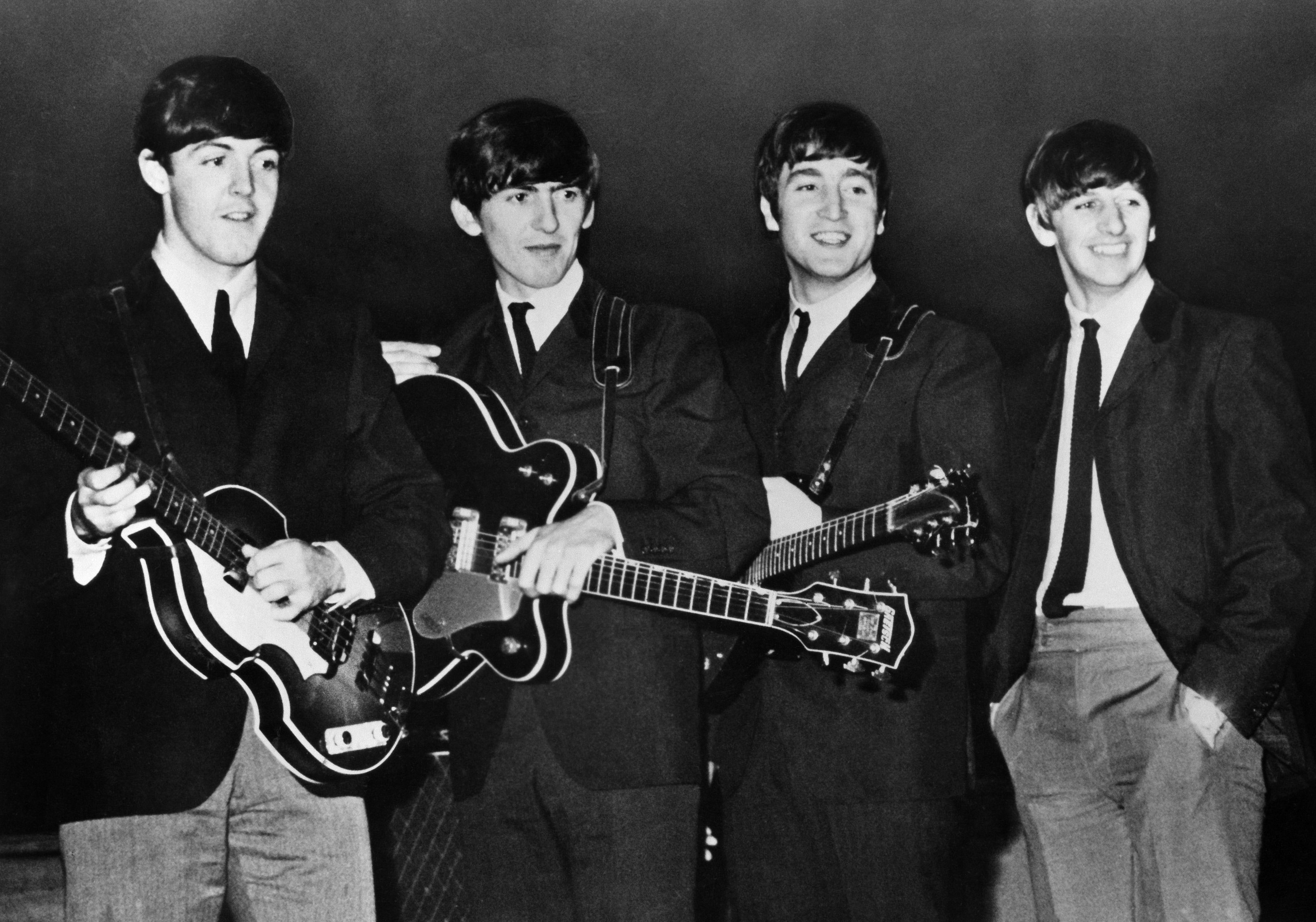 Каверы битлз. The Beatles 1960. Группа Битлз 1960. Группа Beatles 1961 год. Джон Леннон Битлз.