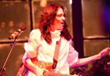 Grimes Wants to Do a Hologram Tour