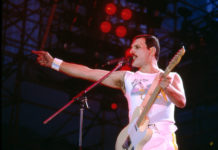 Queen Discovered the Unreleased Freddie Mercury Song “Face It Alone” Freddie Mercury in concert with Queen in 1986