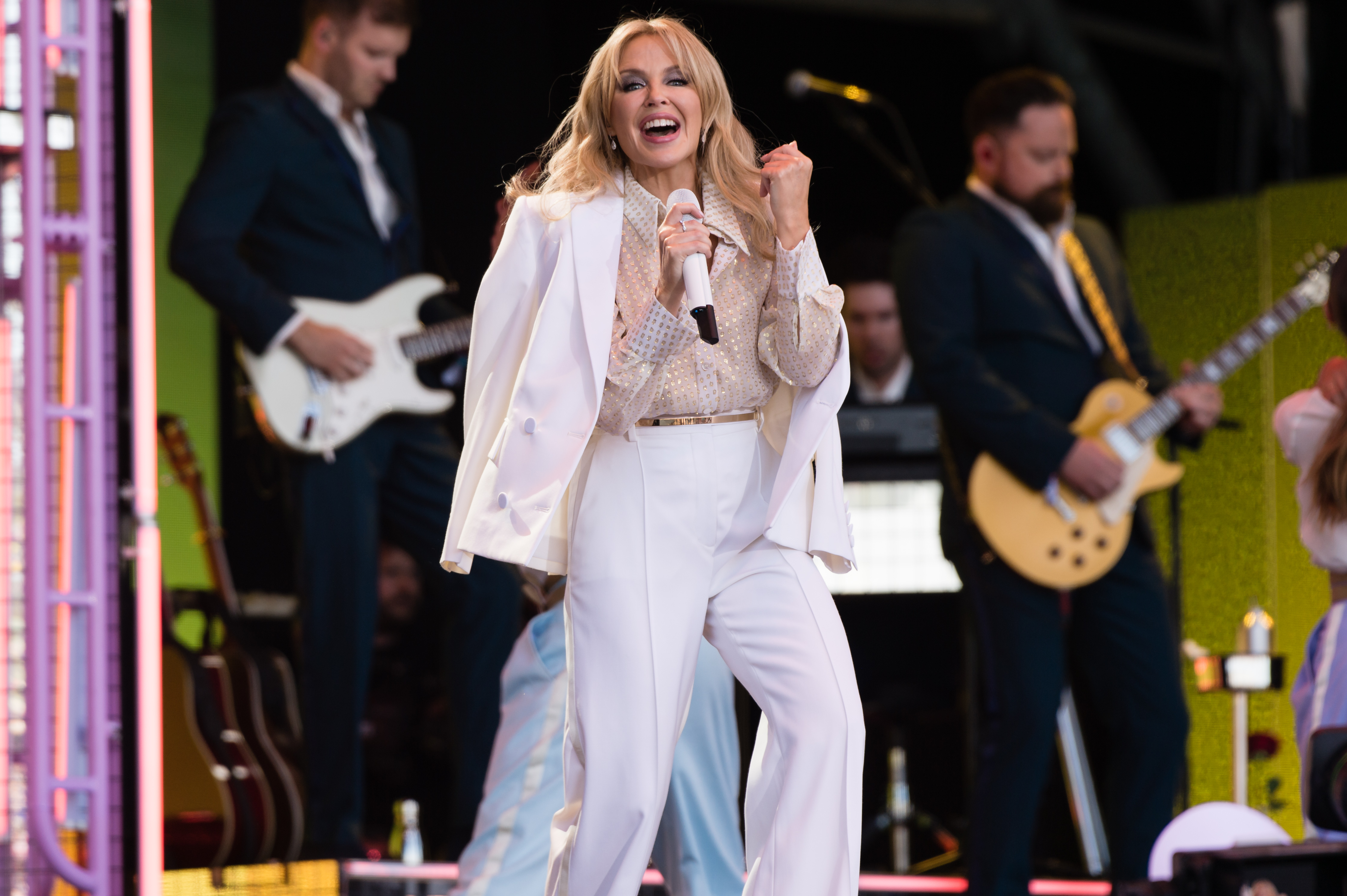 Kylie Minogue Announces First-Ever Las Vegas Residency, To Kick Off This  Fall