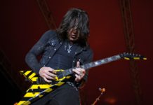 Michael Sweet: There’s Nothing to Hide Behind On Acoustic Shows