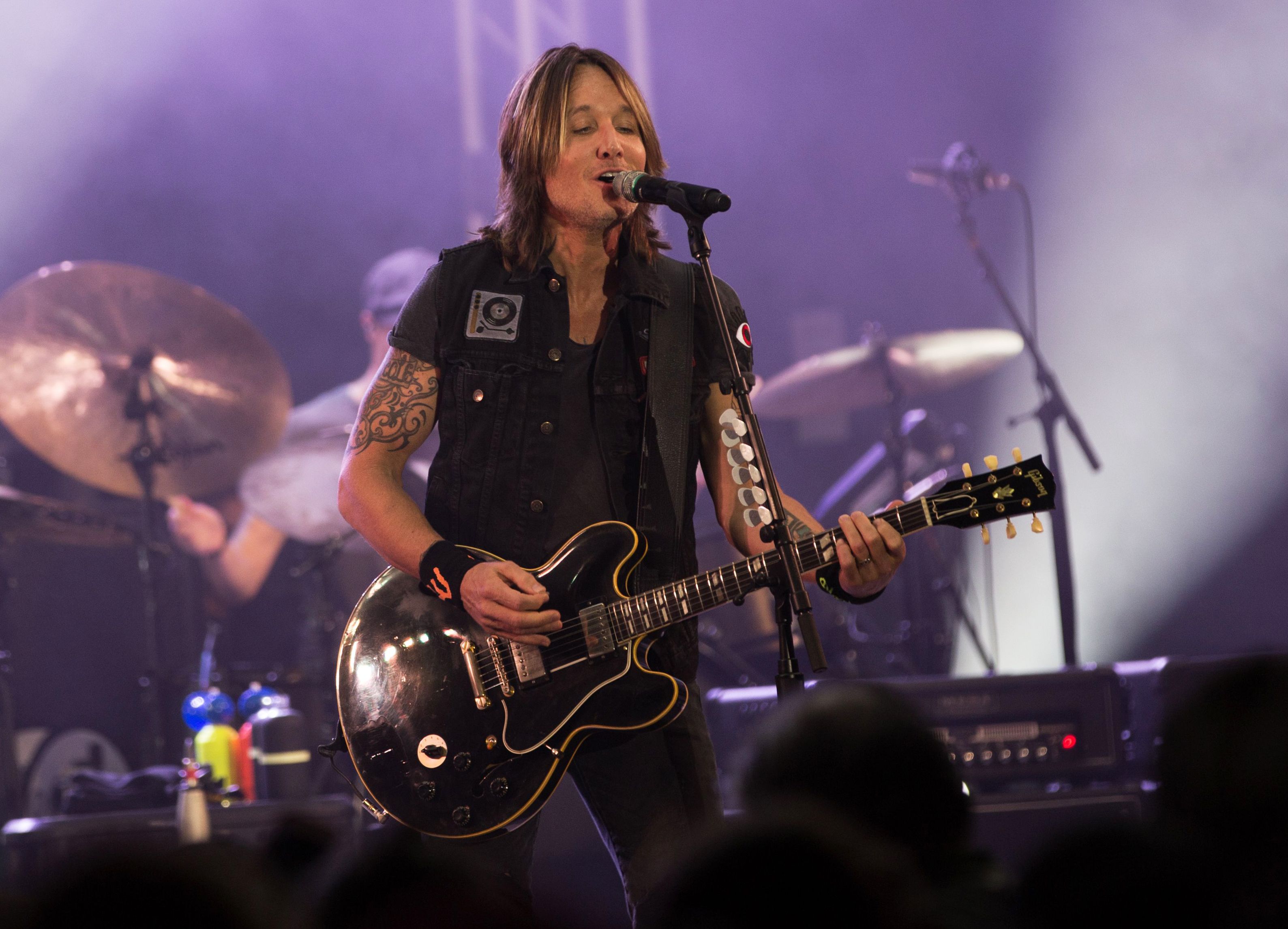 Watch Keith Urban Do A Live Cover Of Taylor Swifts Lover