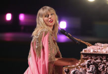 Taylor Swift Makes History at the AMA’s Taylor Swift at the 2019 AMA's