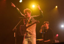 Glass Animals Cover Nirvana’s “Heart-Shaped Box” Dave Bayley (left) and Drew Macfarlane of Glass Animals perform at 2020 Okeechobee Festival
