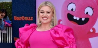 Kelly Clarkson at the "UglyDolls" film premiere in 2019
