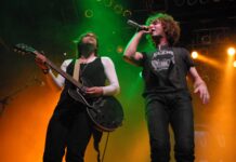 Indie Rockers Hot Hot Heat Confirm Their Reunion “Came to an End” Hot Hot Heat in concert at The House of Blues in Las Vegas in February 2008