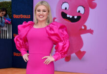 Kelly Clarkson & Ariana Grande Make Hot 100 History With Holiday Songs Kelly Clarkson at the "UglyDolls" film premiere in 2019